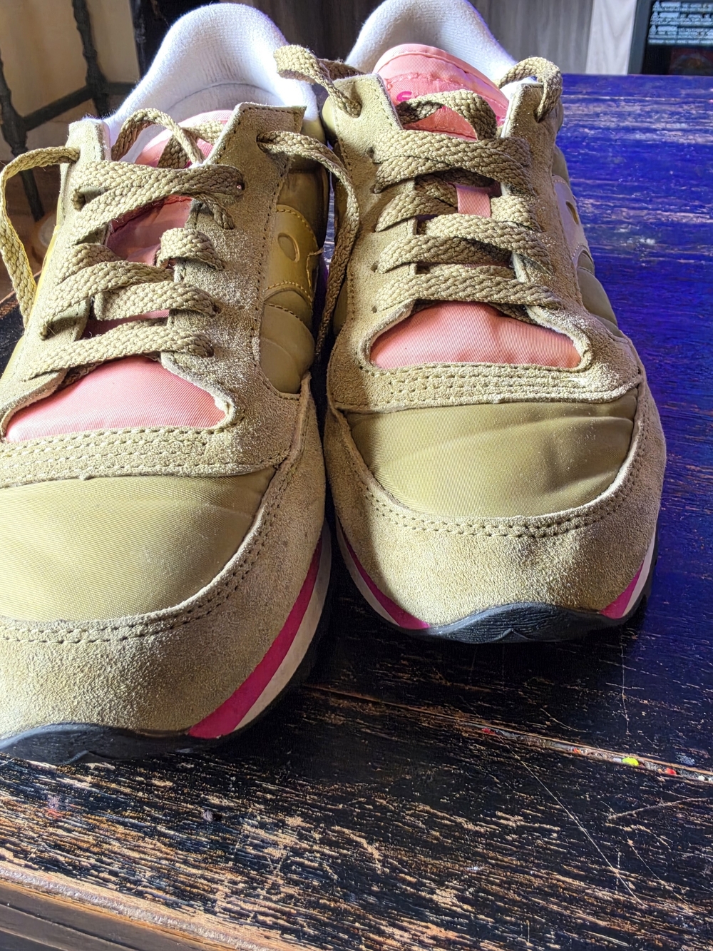 Saucony Women's Olive, Pink Jazz Sneaker - Picture 3 of 6